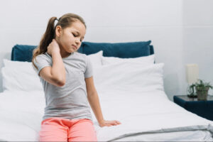 Early Scoliosis Symptoms in Children and Teens
